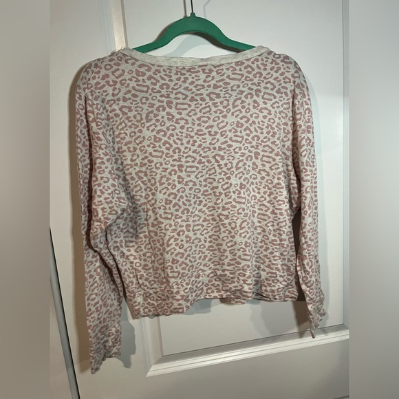 Champion Brand Women’s Long Sleeve Cheetah Print Tshirt Size Medium - Picture 3 of 11